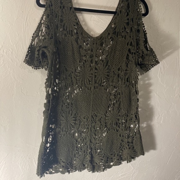 “NY&C” Sage Green Lace Cold-Shoulder Tee - Picture 3 of 6